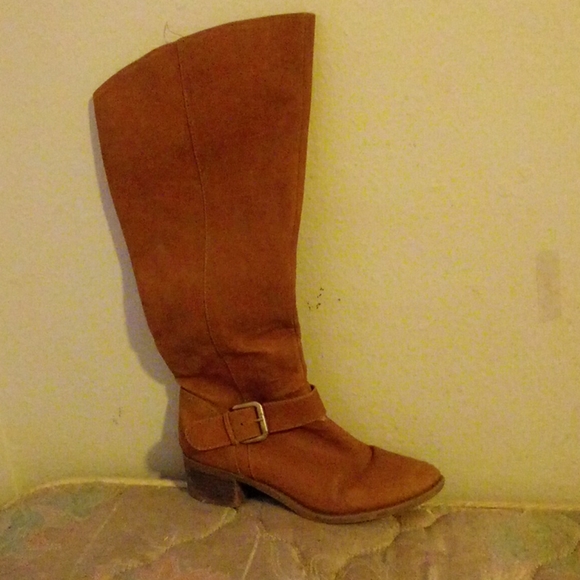 Boots - Picture 2 of 4